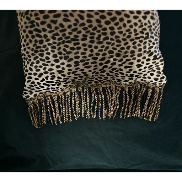 Cheeta pillow with gold and black fringes - Picture 5 of 8
